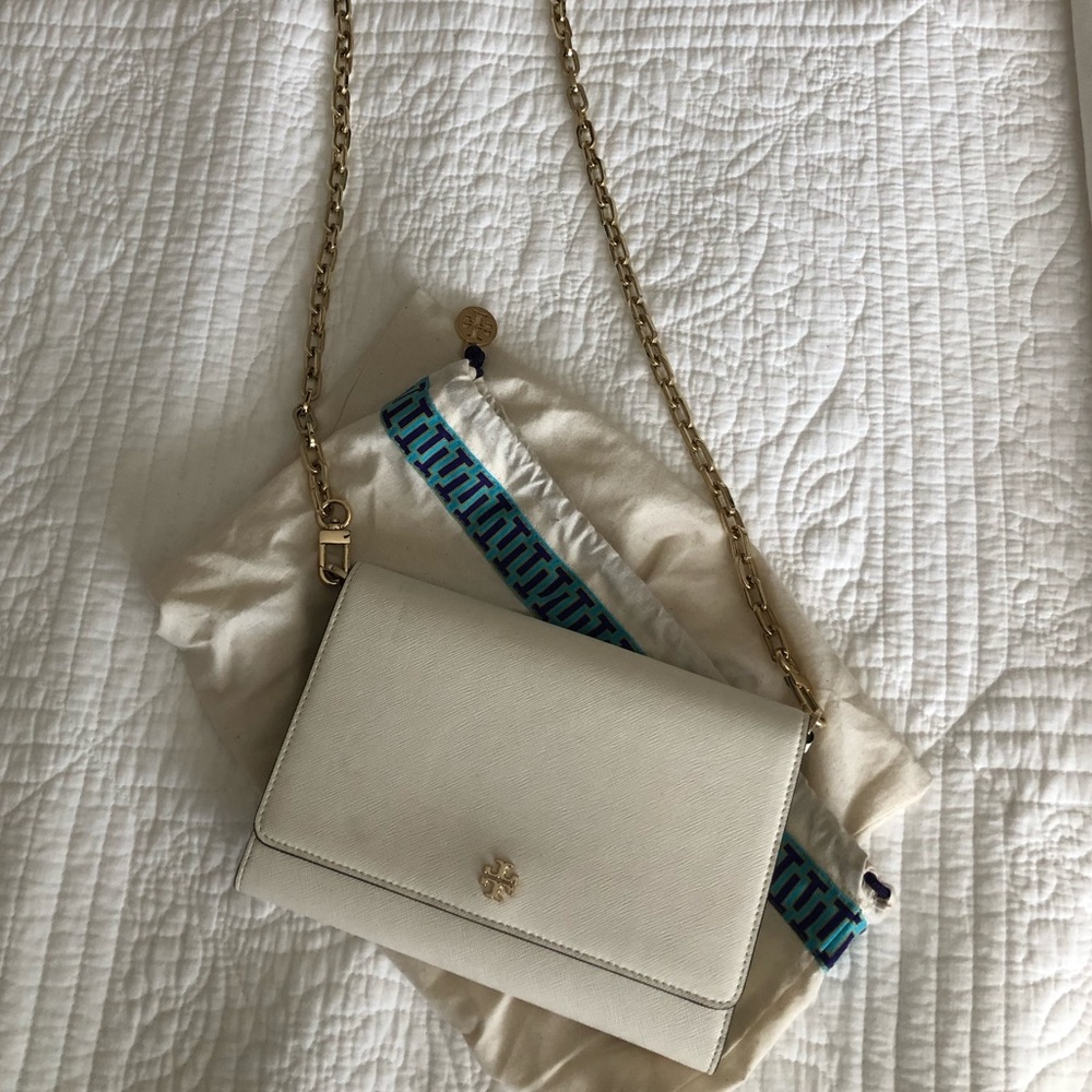 Tory Burch wallet in a chain
